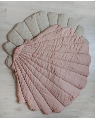 tapis de jeu coquillage rose poudré en lin