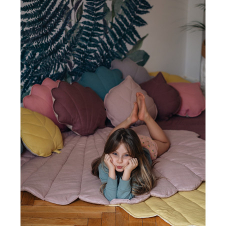 Tapis de jeu en forme de coquillage rose poudré