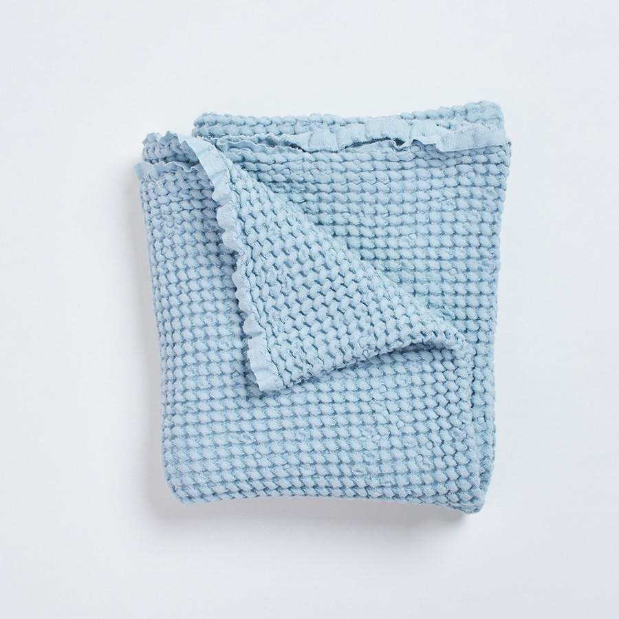 couverture gaufrée lin et coton bleu ciel couverture gaufrée lin et coton bleu ciel